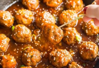 Sriracha Turkey Meatballs with Scallion Tricolored Quinoa and Garlic Green Beans