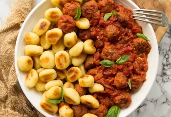 Beef Meatballs Gnocchi in Tomato Sauce and Green Beans